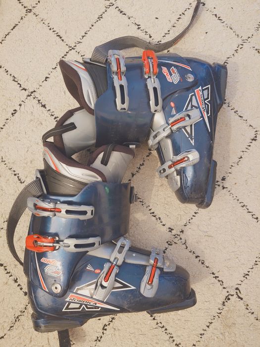 Vând Clăpari Nordica mărimea 45 (30.5)