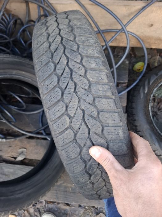 Vand 1 anvelopa 145 65 15 semperit de iarna