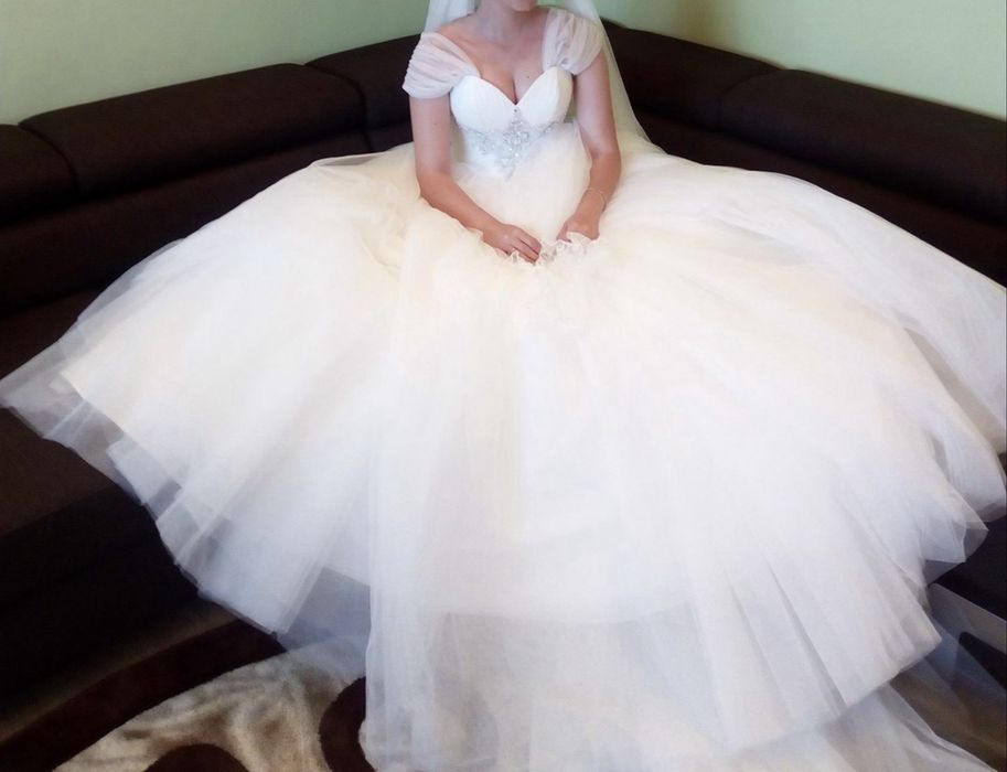 Rochie mireasa Oksana Mukha