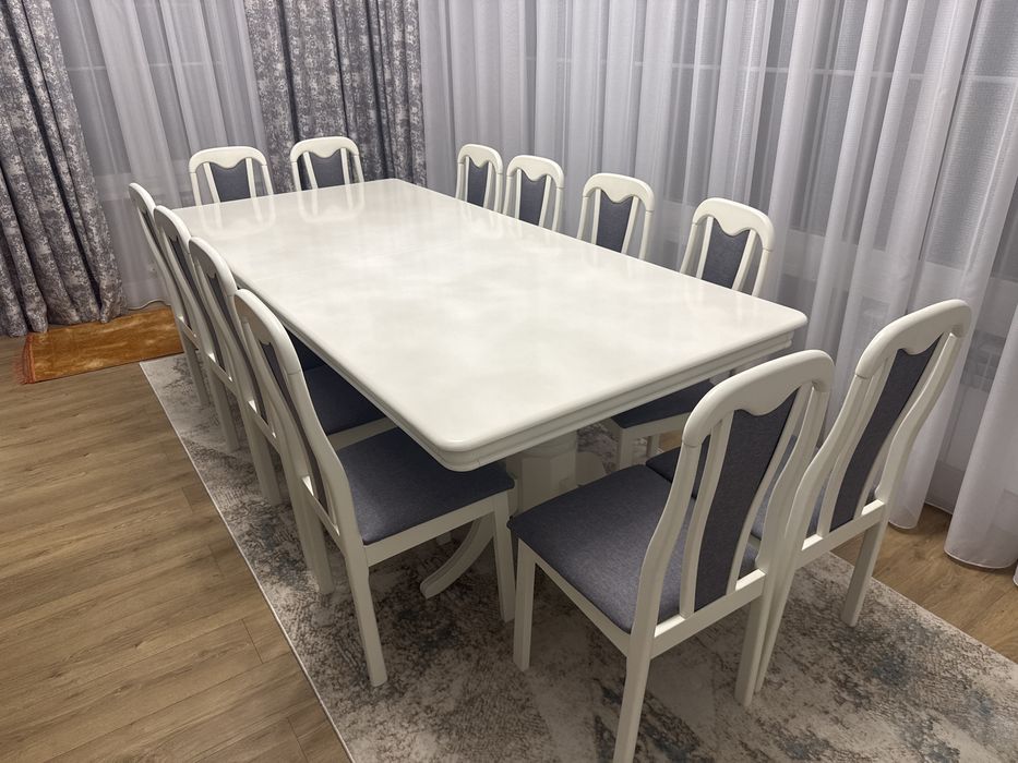 Продам комплект стол с стульями