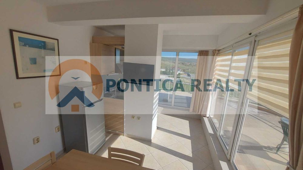 Тристаен апартамент с панорамна гледка и голяма тераса  в с. Кошарица.