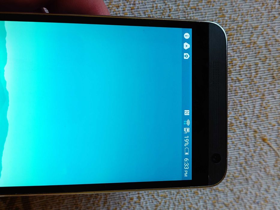 Vând smartphone HTC One E9