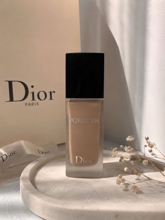 Продам тональник DIOR