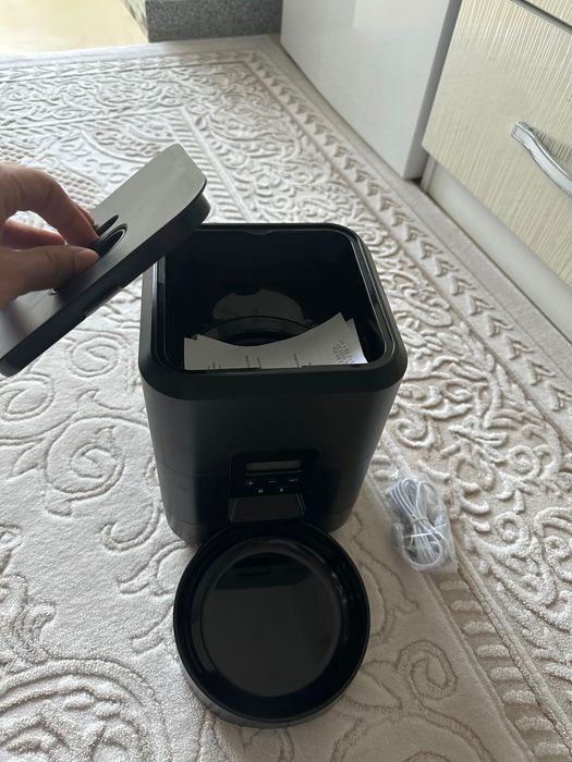 Dozator dispenser feeder automat animale caini si pisici NOU