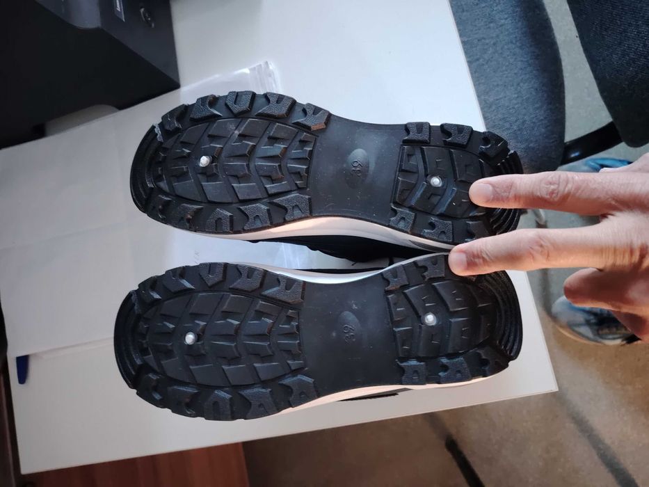 Продам мужские крассовки