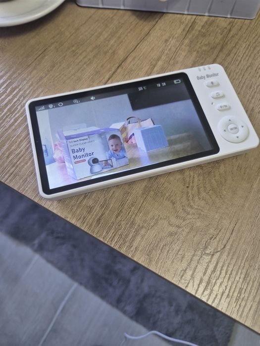 Бебефон с голям/5инчаHD Дисплей и въртяща се  камера