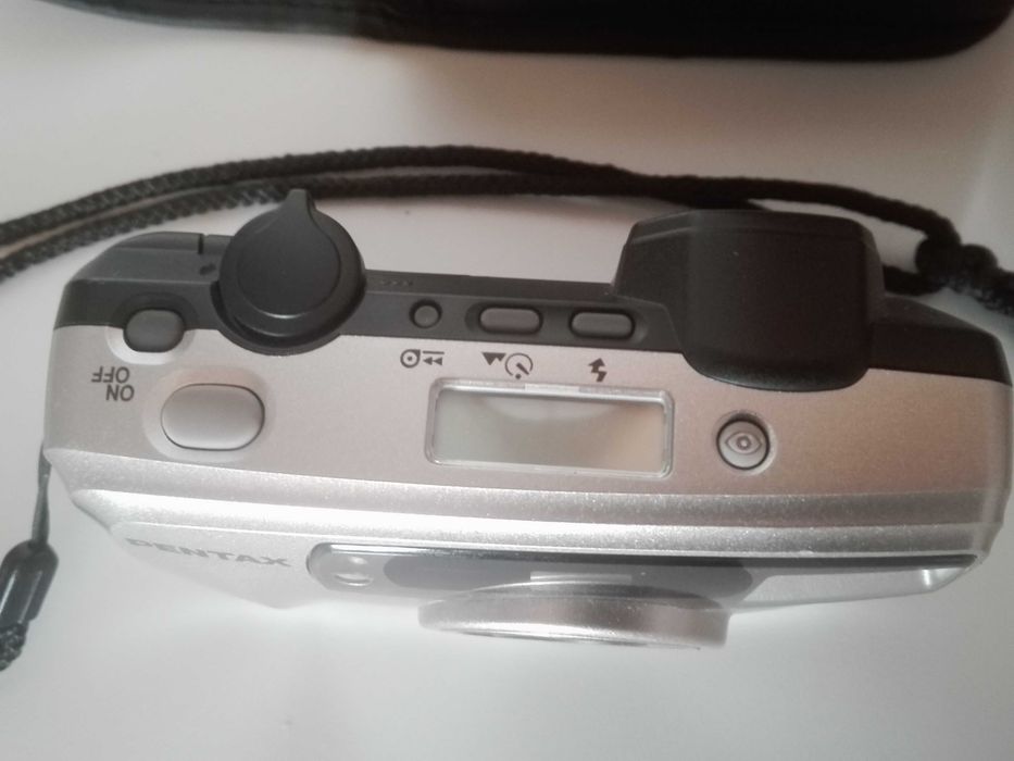 Старо радио GRUNDIG и фотоапарат PENTAX .