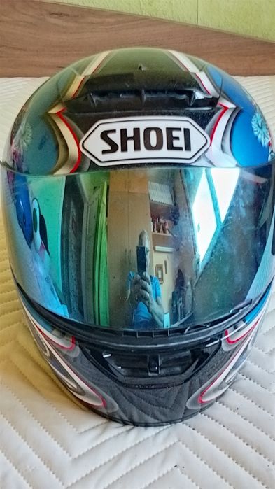 Продавам защитна детска каска