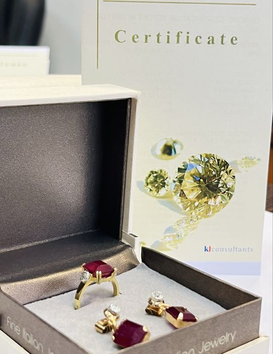 Златен дамски сет рубини и диаманти