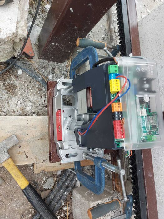 Service automatizari porti bariere interfoane si videointerfoane