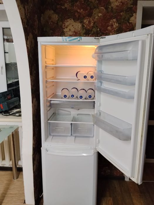 Холодильник InDESIT