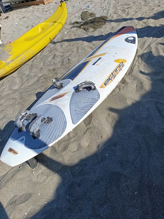 Уиндсърф,,мачти платна сърф дъски голове детски рогове всичко за сърфи