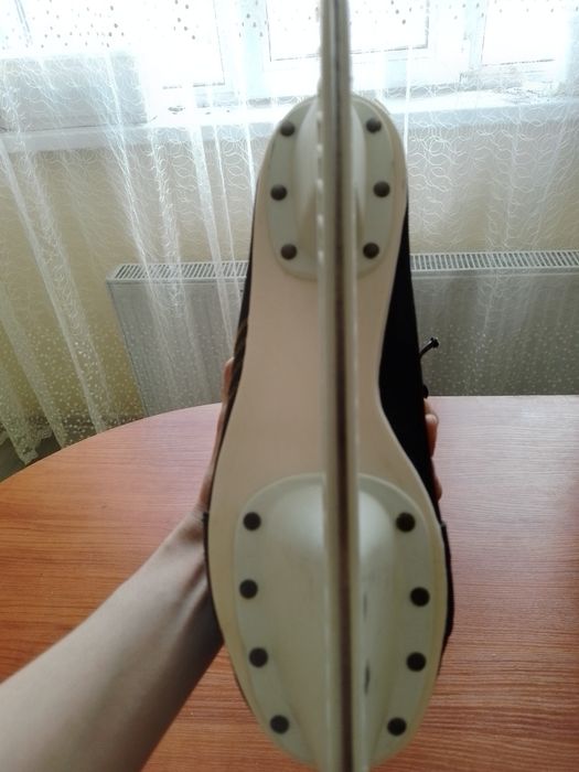 Продам коньки КОНО