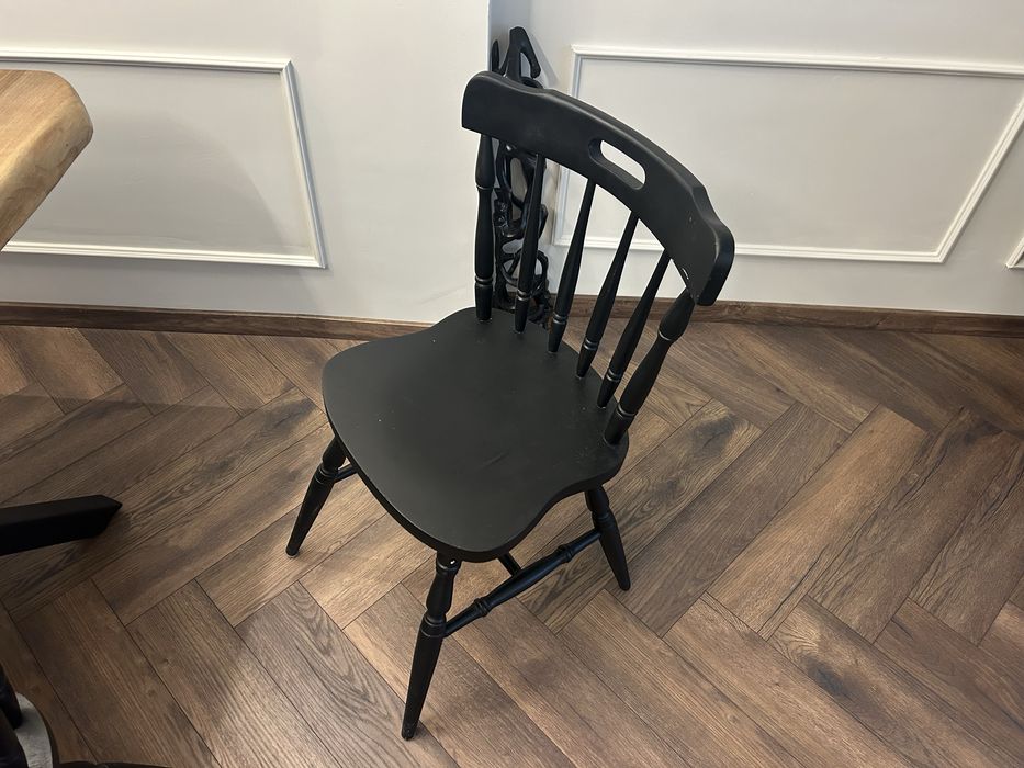 Дървени черни трапезни столове