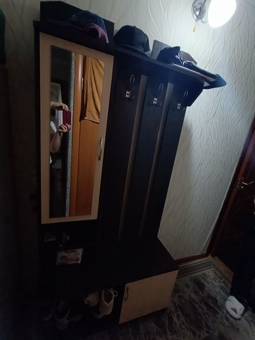 Продам прихожую с зеркалом