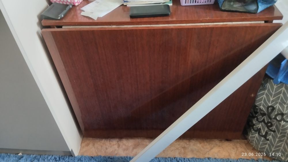 Продам стол книжка