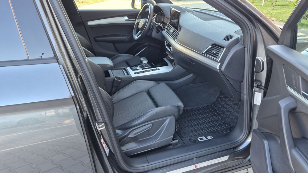Audi Q 5  /  S - line  /  204 cai  / 2022
