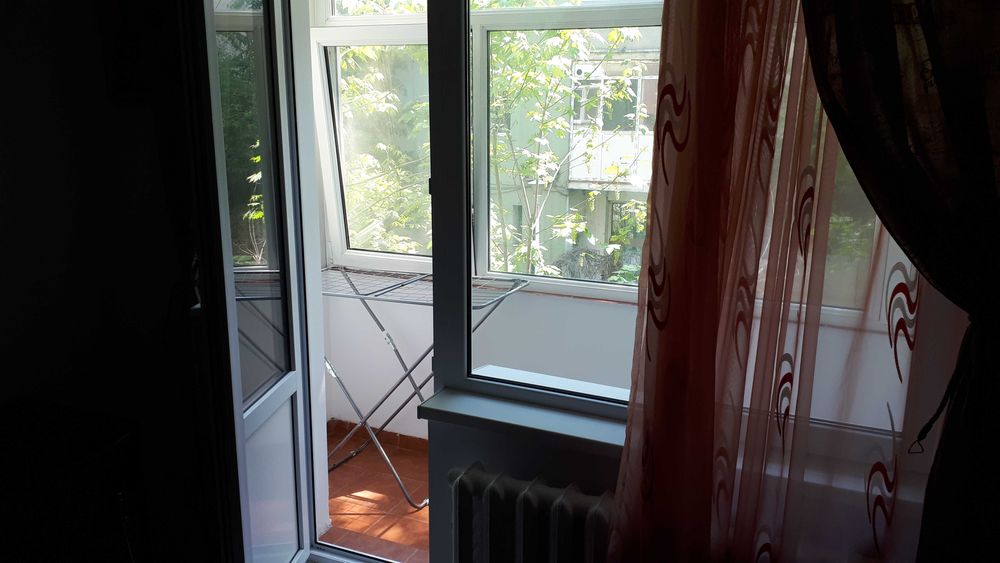 PROPRIETAR vand apartament cu o camera