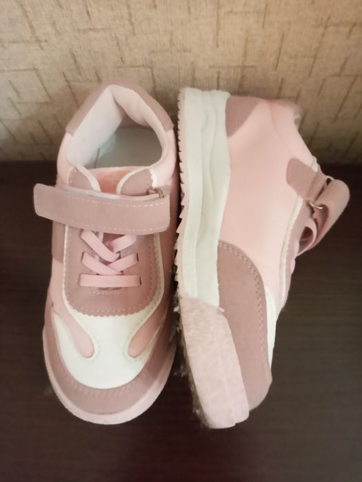 Кроссовки на девочку