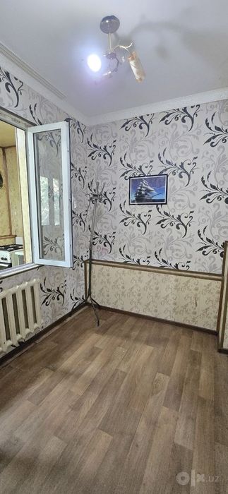 Продам чиланзар 19.  Одна комнатная.   Балкон  1,5×6