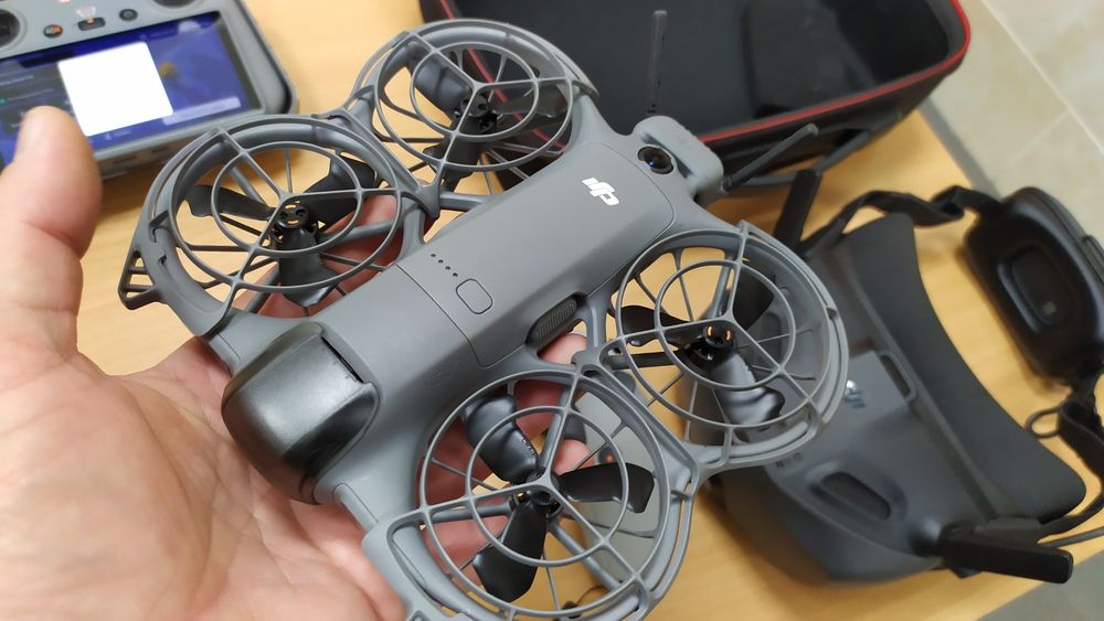 Продам дрон dji neo2