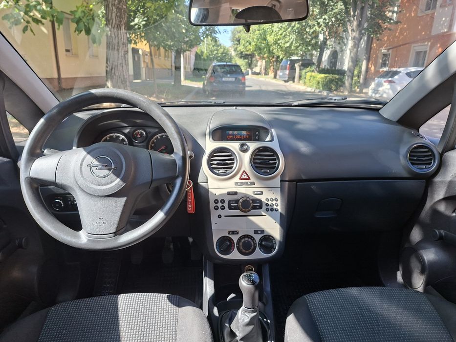 Opel corsa 1.2 benzină,recent înmatriculată!