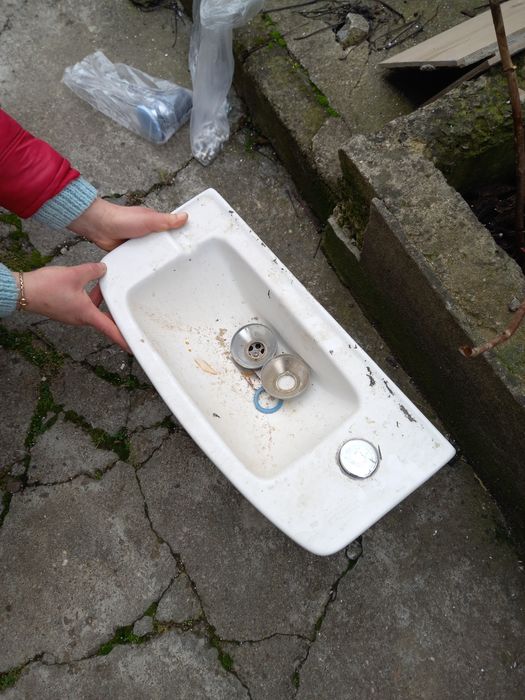 Мивка за баня или тоалетна