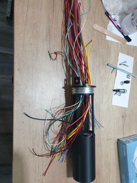 Realizez acumulatori li ion, repar scule, electronice.