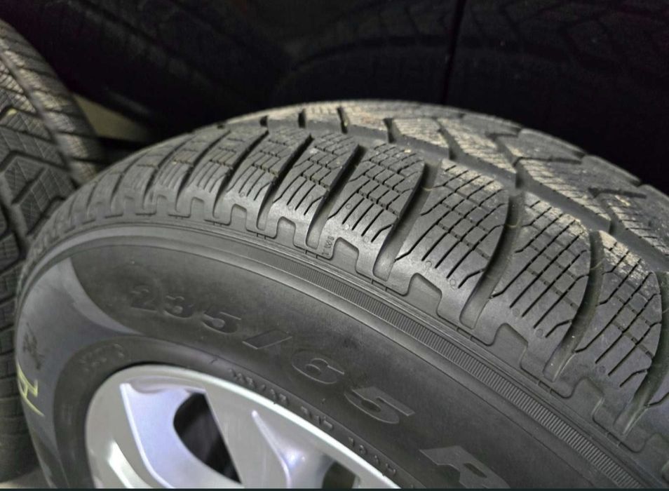 Гуми 4бр Pirelli 235/65/R17 с оригинални Джанти за Mercedes GLC