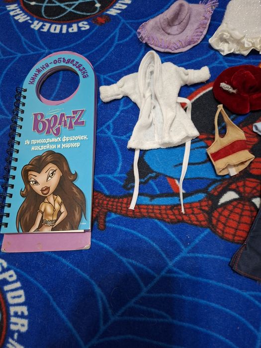 Для куклы Барби одежда