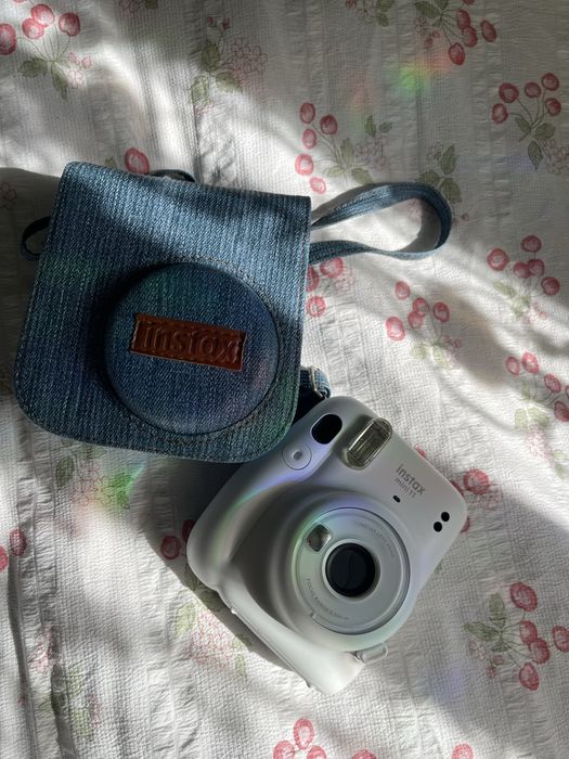 Продаю Instax mini 11 почти новый