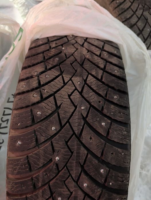 Шины зимние  235/60/18 Pirelli Scorpion Ice Zero 2