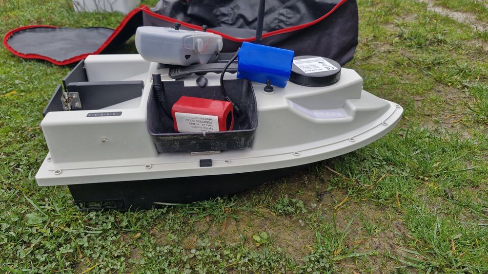 Лодка за захранкаD19