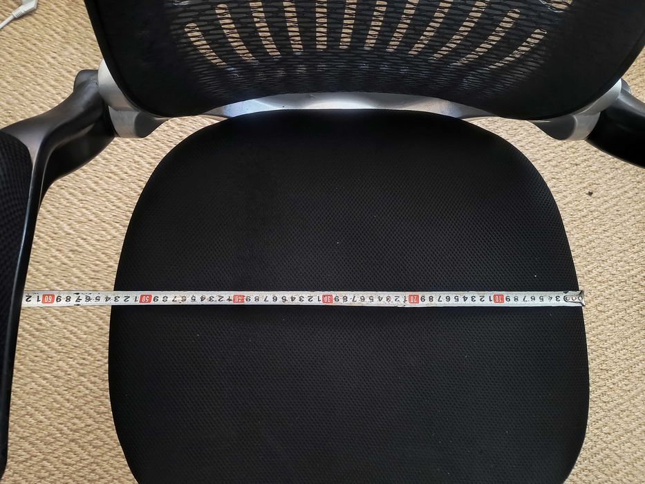 Офис Стол Голям Черен Meш Широка седалка 54/50cm Опора за глава