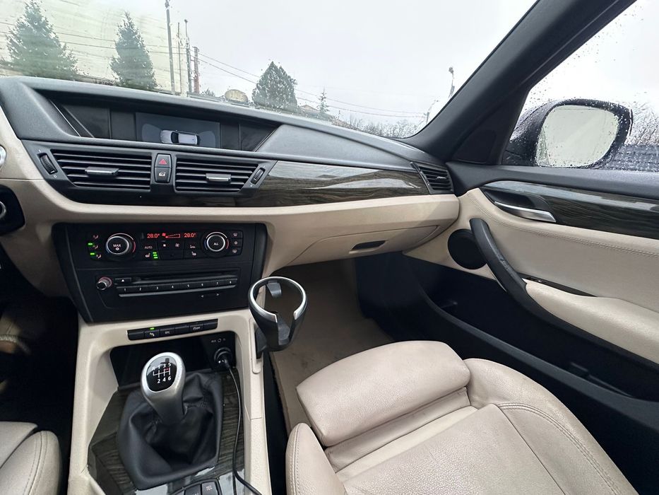 Se vinde BMW X1 2010