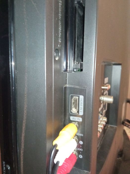 Продаю телевизор на запчасти