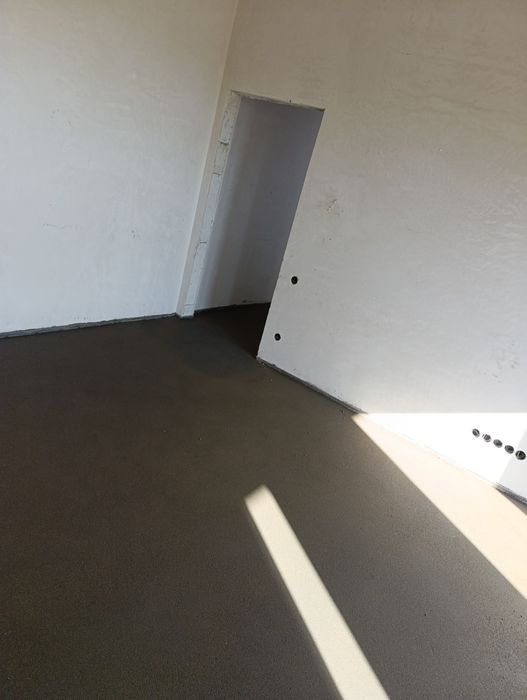 Машинни полагане на подови замазки