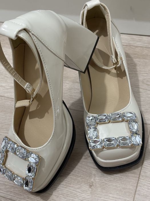 Туфли новые, стильные, 38р