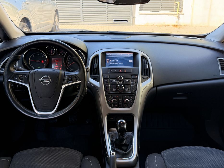 Opel Astra J 1.7 CDTI • 2011 • 179.000 km • 6 trepte