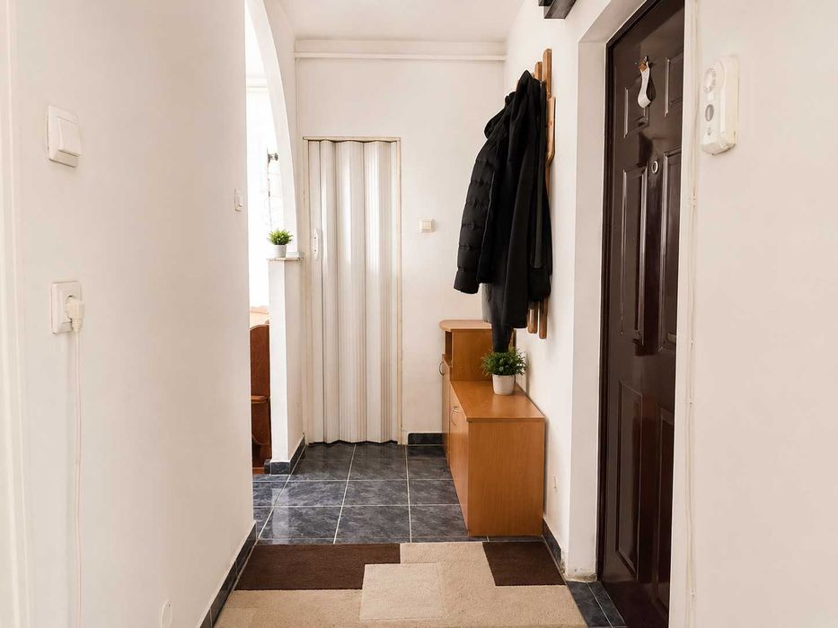 Închiriez apartament cu o cameră