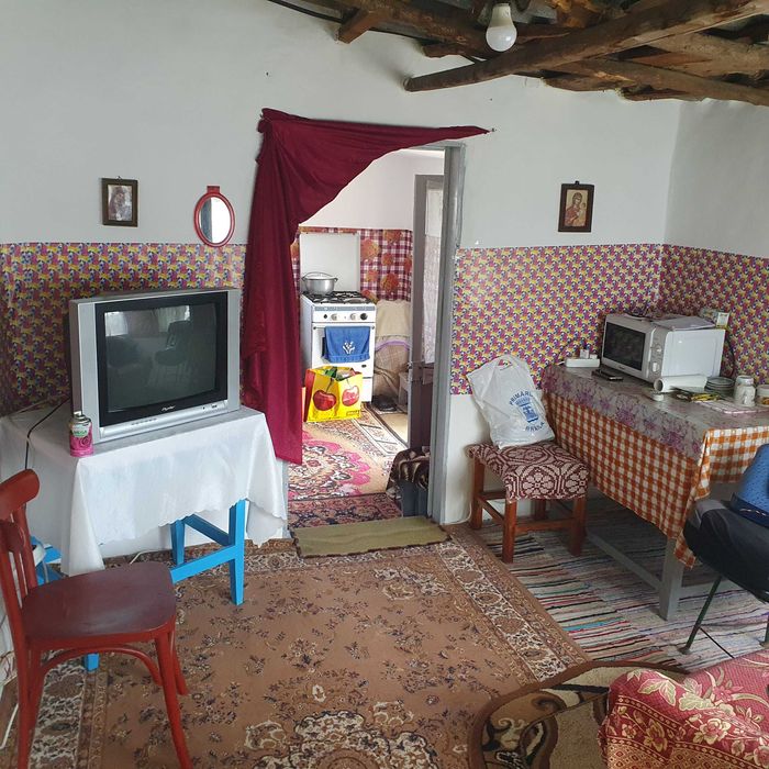 De vanzare,casa la tara