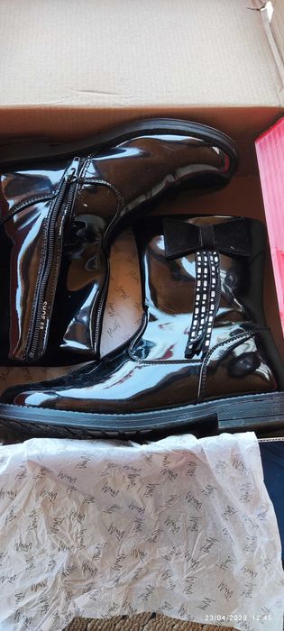 Детски боти. Напълно запазени