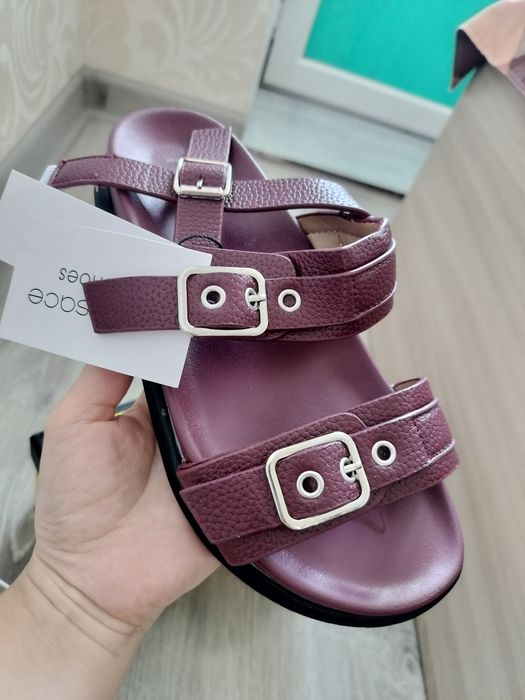 Продам сандали бордовые