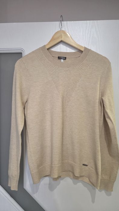 Продавам често нова блуза Kensol