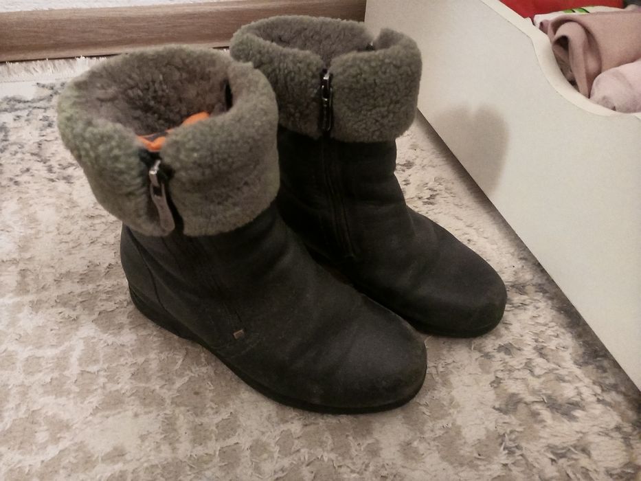 Сапоги  отдам за вкусняшку