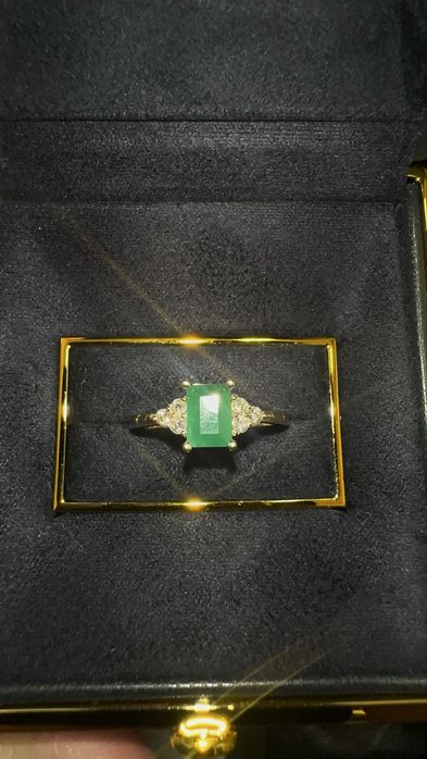 изумрудно брилиантовое кольцо