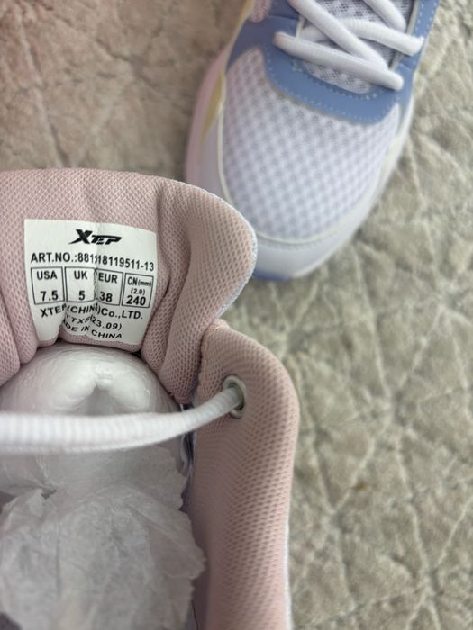 Продам кроссовки