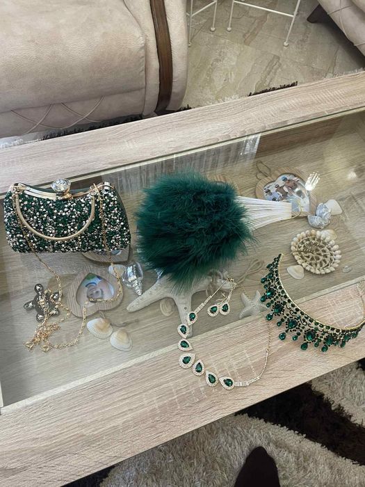 Годежа рокля и аксесоари