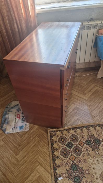 Продам комод.дерево. самавывоз.центр