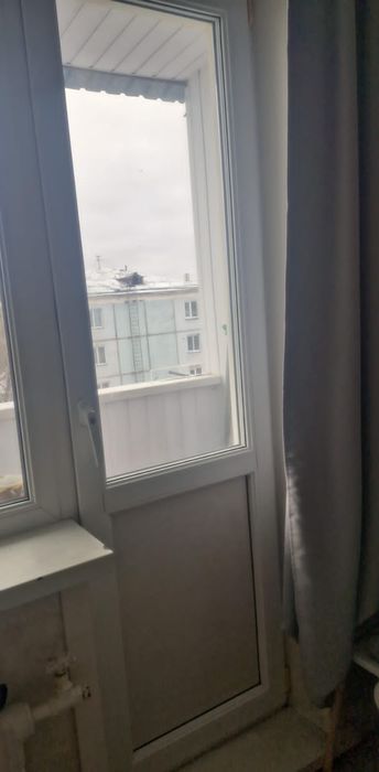 Пластиковая дверь